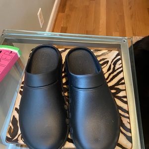 OOFOS Clogs